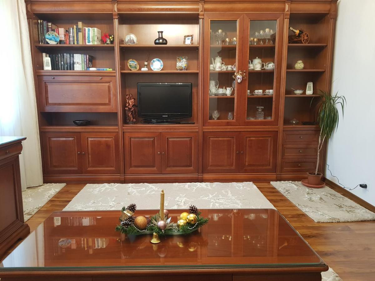 Apartamento Garsoniera Mihaela Petroşani Exterior foto